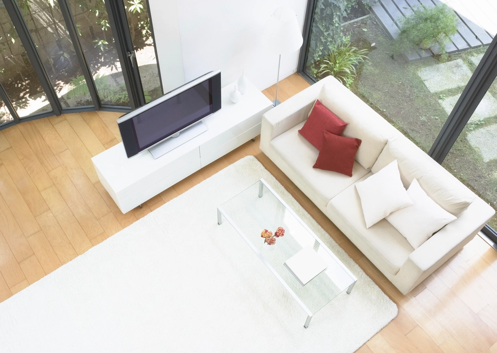 Modernes helles Wohnzimmer nach der Umnutzung von Gewerbe zu Wohnraum