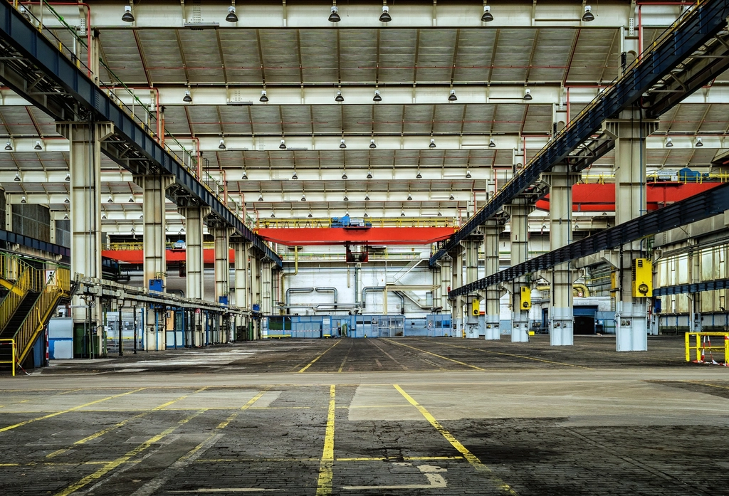 Leere Gewerbe- und Lagerhalle als Umnutzungsobjekt